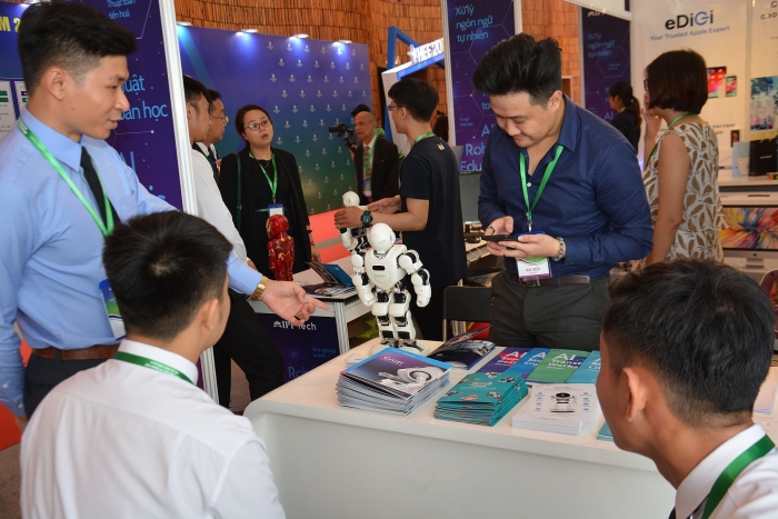 mot so hinh anh tai dien dan kinh te tp ho chi minh nam 2019