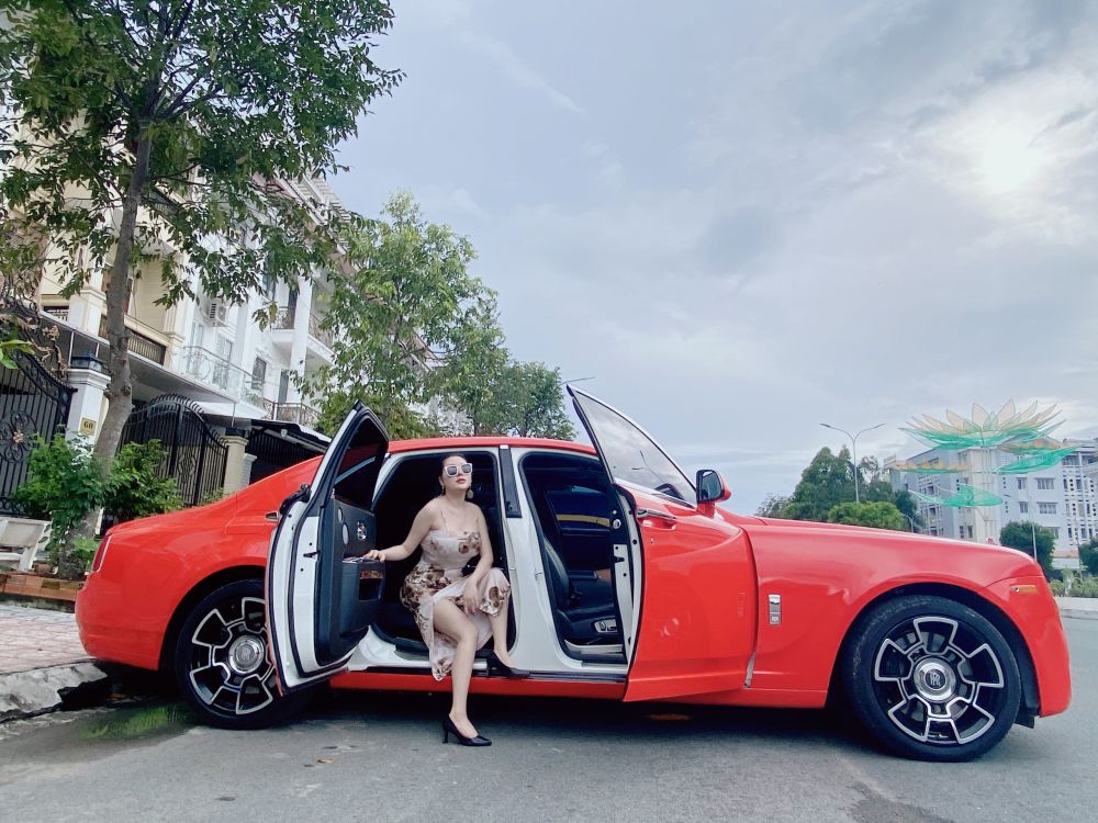 undefined Doanh nhân Trần Thị Bích Ngân tậu thêm siêu xe thứ 3 trị giá 40 tỉ