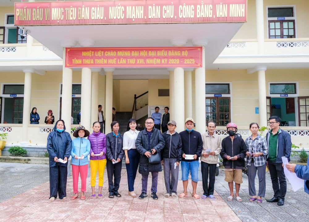 undefined Doanh nhân Phạm Bích Thủy: 'Hướng về miền Trung yêu thương' tại tỉnh Thừa Thiên Huế