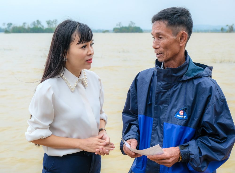 Doanh nhân Phạm Bích Thủy 'Hướng về miền Trung yêu thương' tại tỉnh Thừa Thiên - Huế