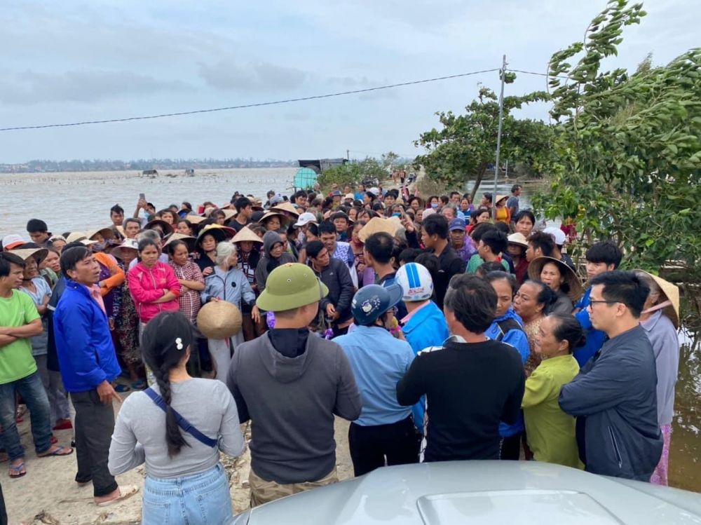 Doanh nhân Phạm Bích Thủy 'Hướng về miền Trung yêu thương' tại tỉnh Thừa Thiên - Huế