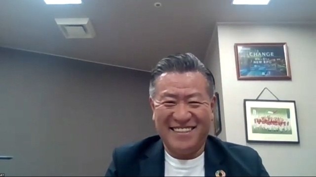 Ông Masao Tanaka trả lời các câu hỏi giao lưu của sinh viên Khoa NN & VH Nhật Bản.