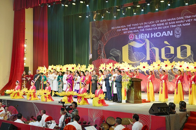 Không khí khai mạc Liên hoan Chèo toàn quốc 2022 tại Trung tâm Văn hóa tỉnh Hà Nam.