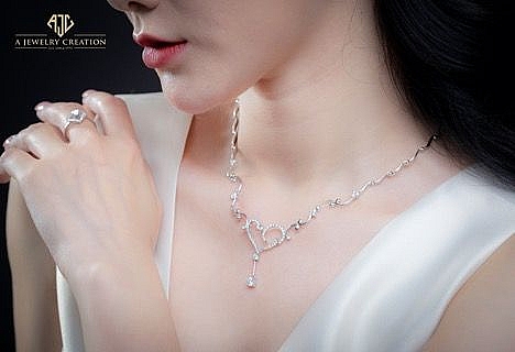 hut anh nhin voi trang suc cao cap ajc hien dai va thoi thuong