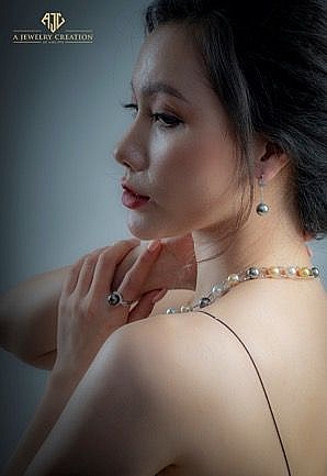 hut anh nhin voi trang suc cao cap ajc hien dai va thoi thuong