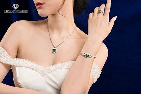 hut anh nhin voi trang suc cao cap ajc hien dai va thoi thuong