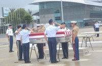 le ban giao hai cot quan nhan hoa ky