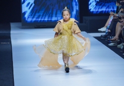 Thành công không đợi tuổi của Siêu mẫu nhí Hoàng Vân và bài học với các bậc cha mẹ