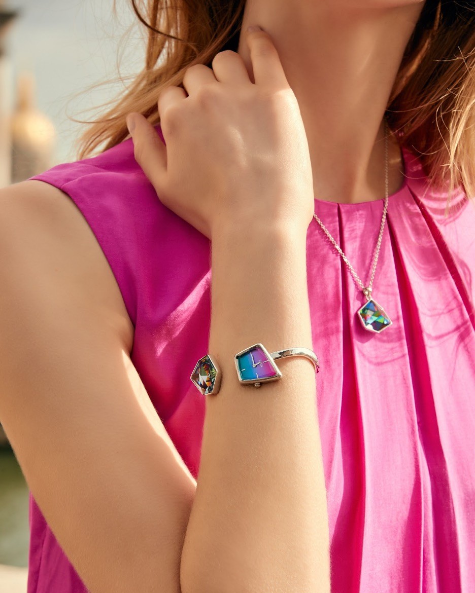 Hé lộ 6 cách đeo đồng hồ nữ đẹp, đúng cách dành cho nàng Hé lộ 6 cách đeo đồng hồ nữ đẹp, đúng cách dành cho nàng