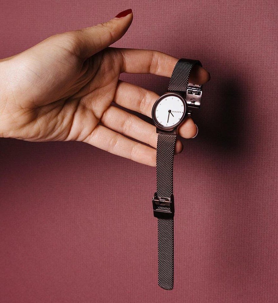 Hé lộ 6 cách đeo đồng hồ nữ đẹp, đúng cách dành cho nàng Hé lộ 6 cách đeo đồng hồ nữ đẹp, đúng cách dành cho nàng