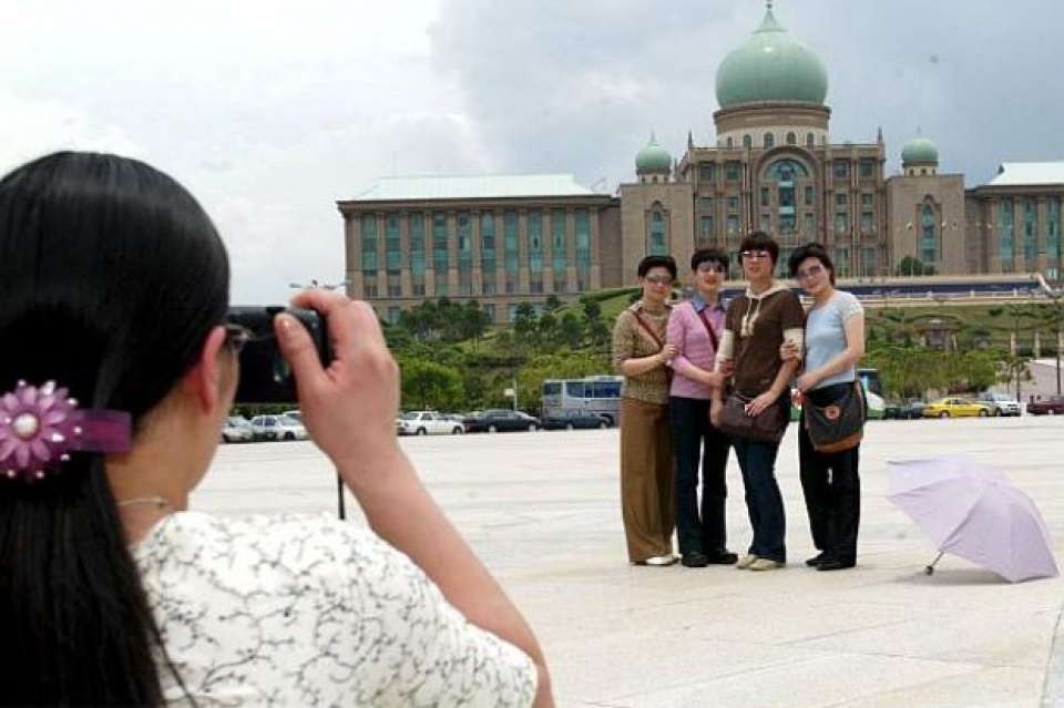 thuyen cho du khach trung quoc bi mat tich tai malaysia