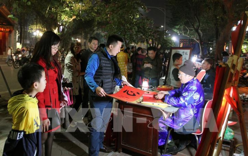 ron rang khong khi don xuan dinh dau