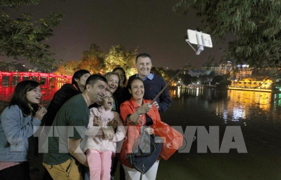 ron rang khong khi don xuan dinh dau