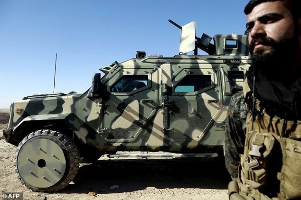 cac thanh vien cap cao is dang thao chay khoi raqa