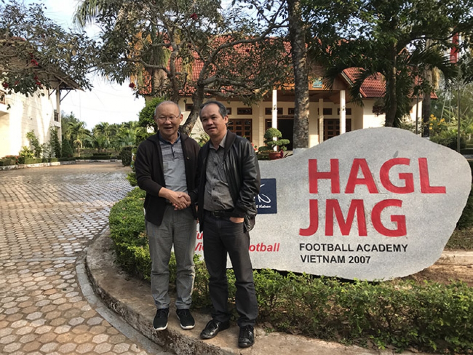 bau duc hon 10 nam qua toi phai doi mu coi