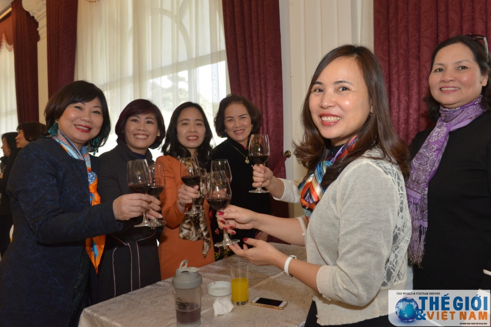 25 nam dong hanh va ket noi cua cac the he can bo lam viec o ukraine