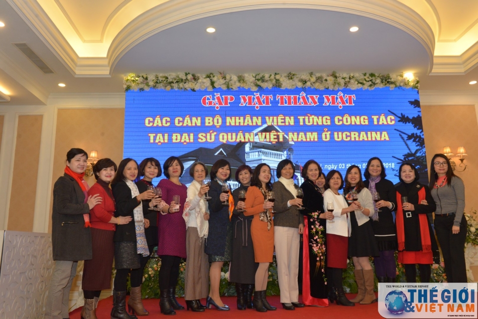 25 nam dong hanh va ket noi cua cac the he can bo lam viec o ukraine