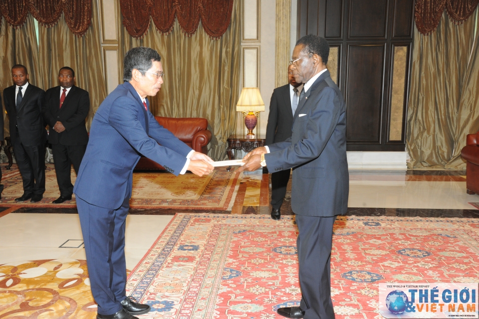 Đại sứ Nguyễn Mạnh Cường trình Quốc thư tại Cộng hòa Guinea Xích Đạo dai su nguyen manh cuong trinh quoc thu tai cong hoa guinea xich dao
