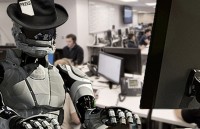 robot dang dong hanh cung nong dan chau a