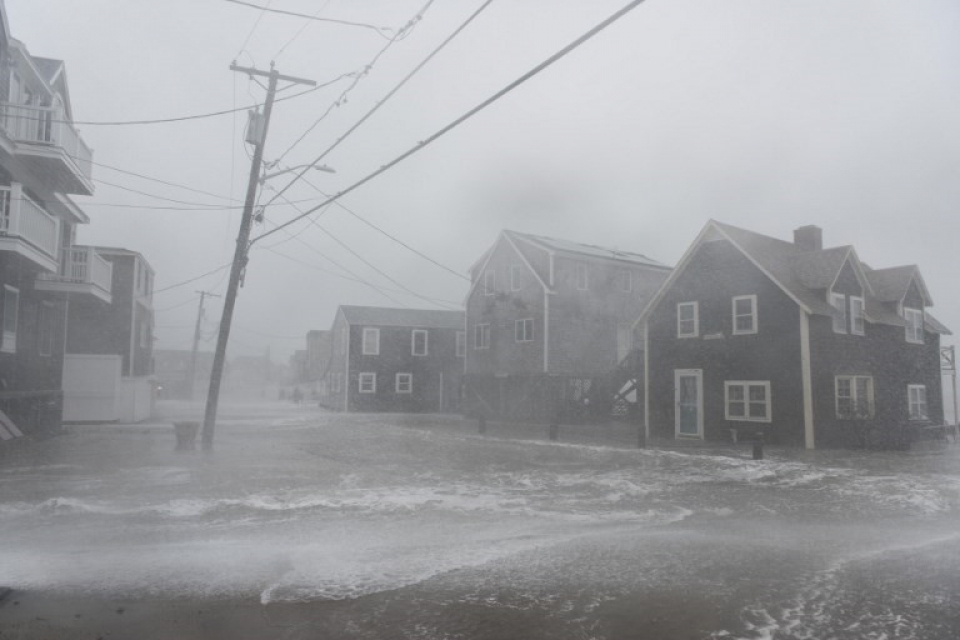 bom bao hoanh hanh o bo dong nuoc my