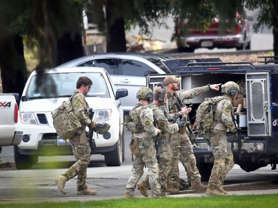 vu tan cong khu nha cuu quan nhan o california toan bo con tin va nghi pham da thiet mang