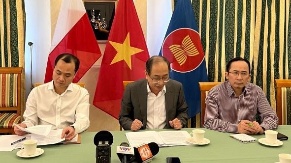 bao chi kip thoi truyen tai thong tin chuyen bay ve nuoc den nguoi viet o ukraine