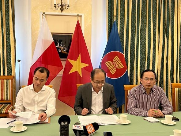 ĐSQ Việt Nam tại Ba Lan kêu gọi truyền thông trong và ngoài nước nhanh chóng cập nhật thông tin về chuyến bay đến bà con người Việt sơ tán từ Ukraine