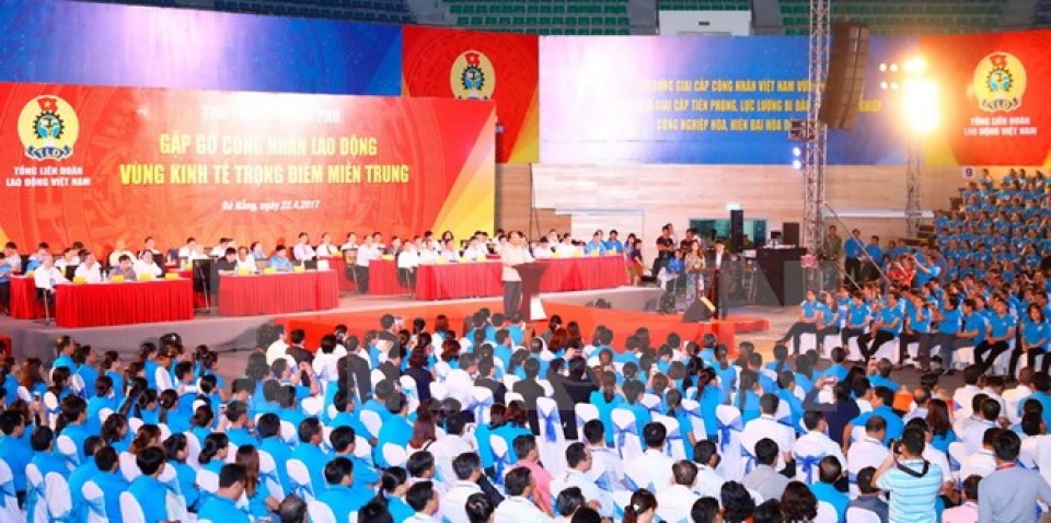 Thủ tướng đối thoại với công nhân vùng kinh tế trọng điểm miền Trung thu tuong doi thoai voi cong nhan vung kinh te trong diem mien trung