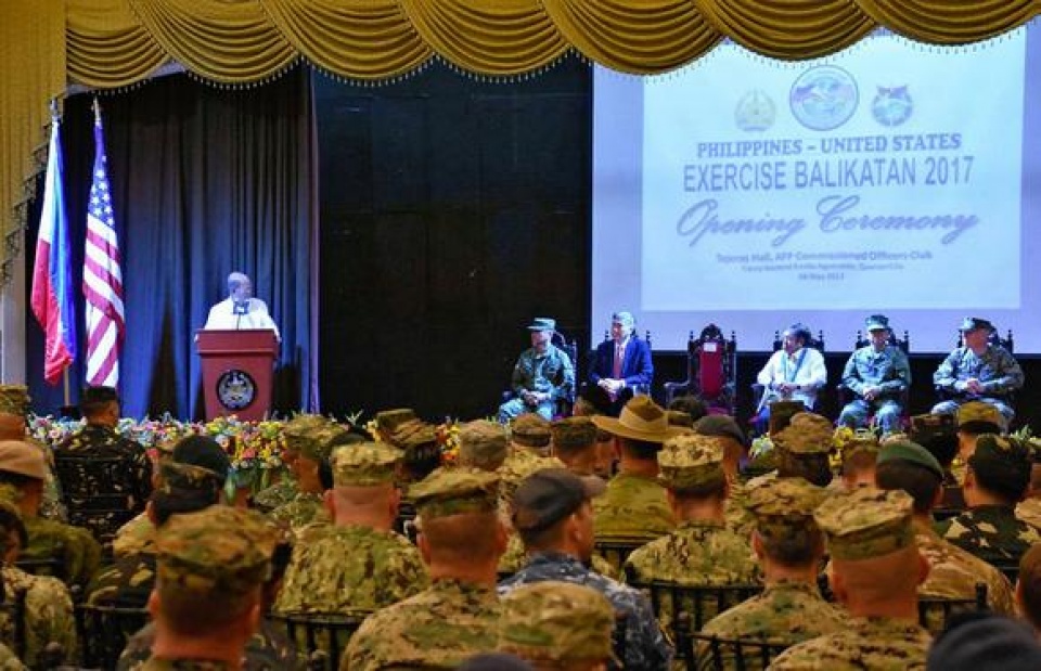 philippines my bat dau tap tran chung