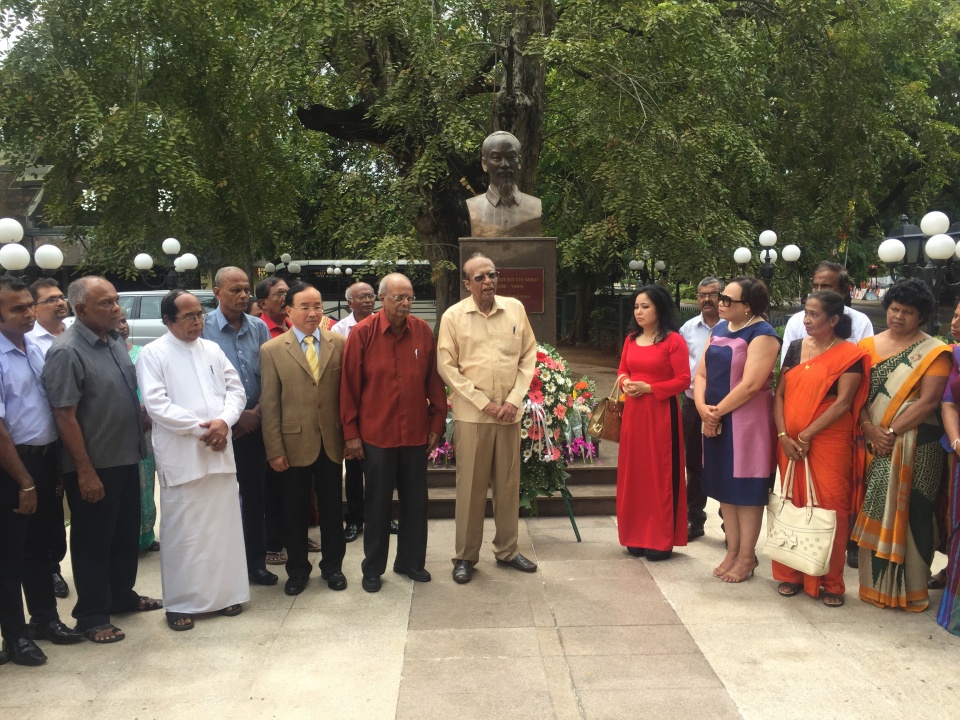 Dâng hoa kỷ niệm sinh nhật Bác ở Sri Lanka dang hoa ky niem sinh nhat bac o sri lanka