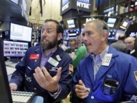 chung khoan chau a ruc do phien cuoi tuan