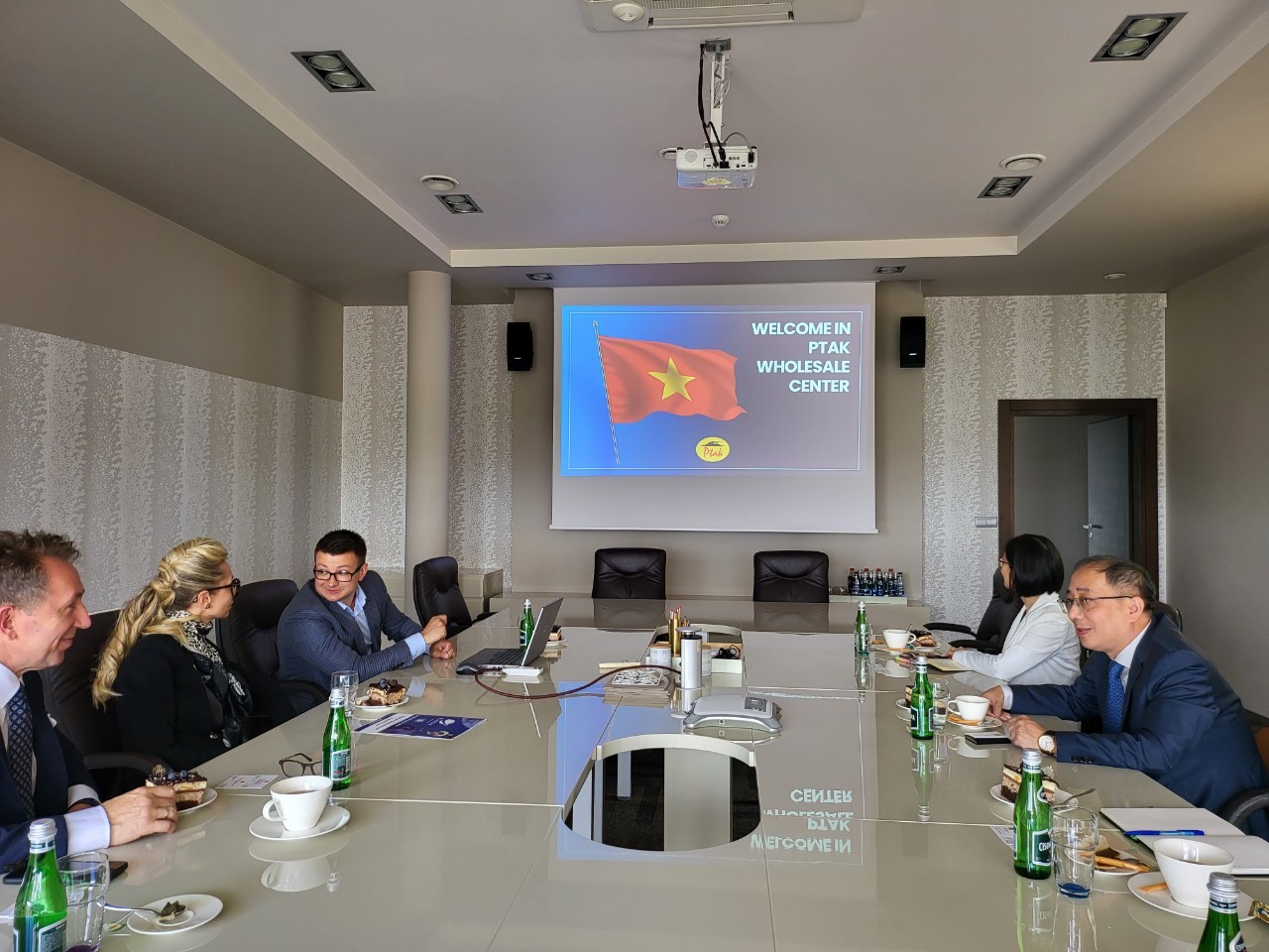 Đại sứ Nguyễn Hùng thăm, làm việc tại Łódź, Ba Lan