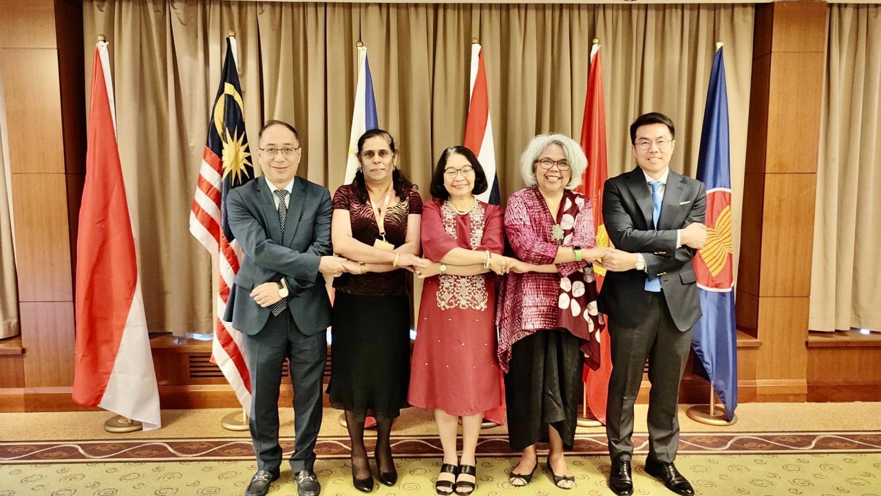 Đại sứ Nguyễn Hùng dự phiên họp thường kỳ Ủy ban các nước ASEAN tại Warsaw, Ba Lan