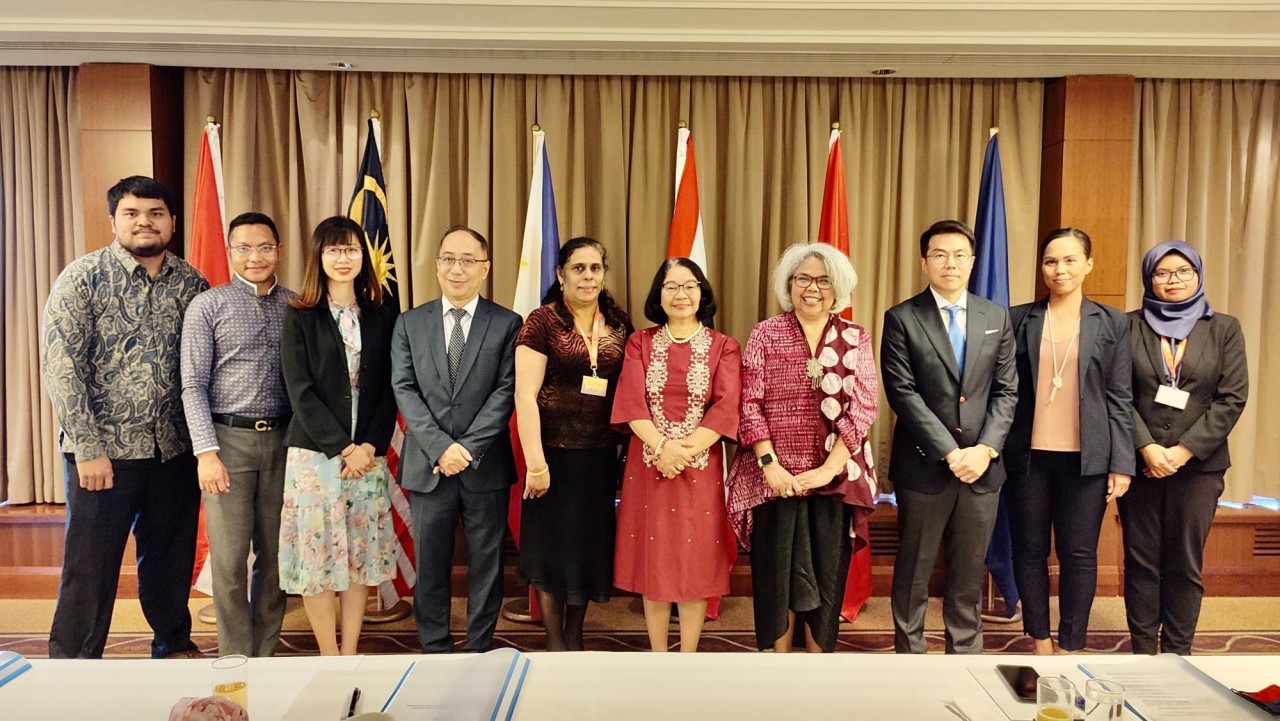 Đại sứ Nguyễn Hùng dự phiên họp thường kỳ Ủy ban các nước ASEAN tại Warsaw, Ba Lan