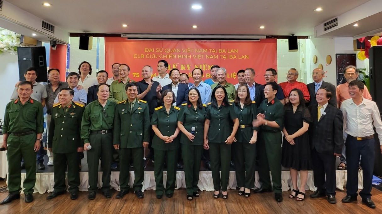 Kỷ niệm 75 năm ngày thương binh liệt sỹ tại Ba Lan