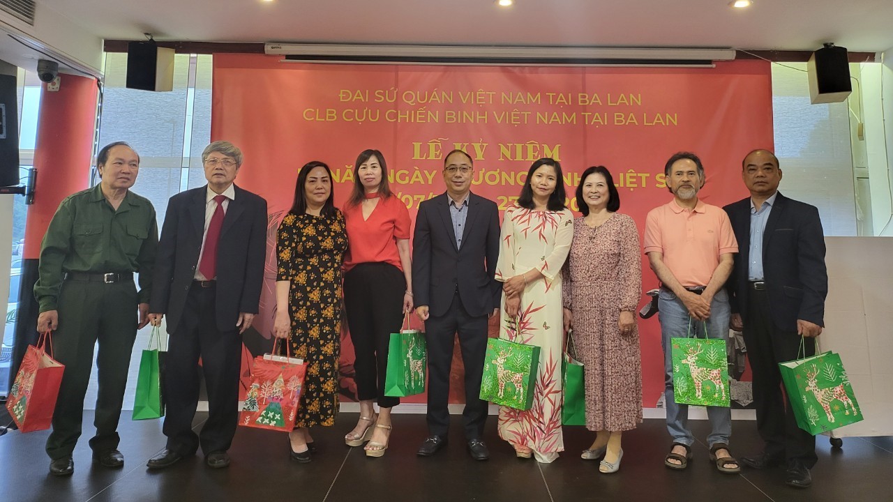 Kỷ niệm 75 năm ngày thương binh liệt sỹ tại Ba Lan