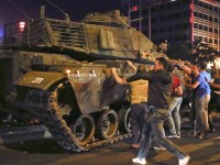 tho nhi ky san bay diyarbakir bi tan cong bang rocket