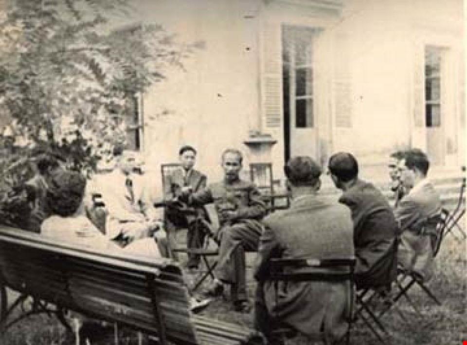 nghe thuat doi ngoai cua ho chi minh trong cach mang thang tam