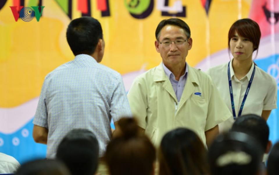 giam doc samsung viet nam lang nghe giai bay cua cha me nhan vien