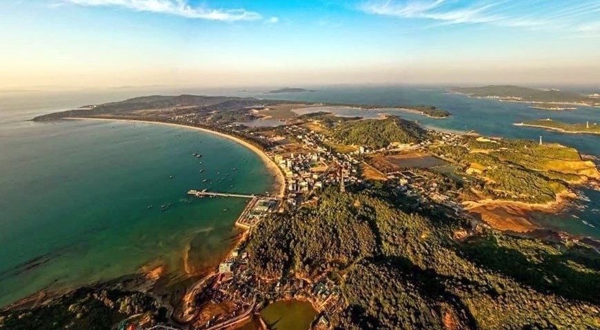 Co To island district welcomed more than 162,000 tourists in the first seven months of 2022, raking in 405 billion VND in tourism revenue. (Photo: VNA)