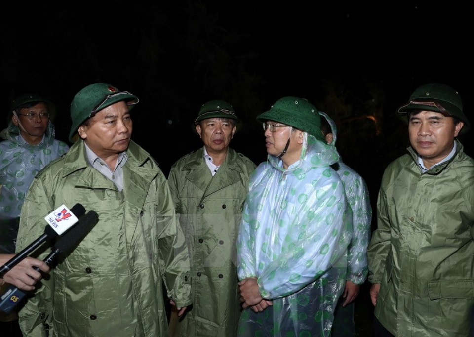 thu tuong truc tiep kiem tra viec khac phuc hau qua bao