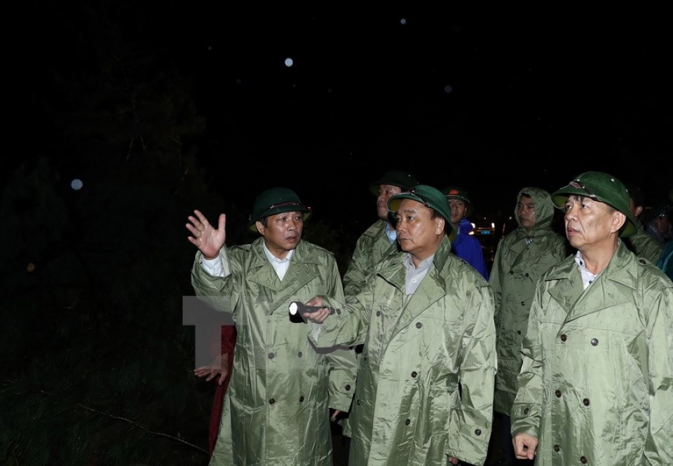 thu tuong truc tiep kiem tra viec khac phuc hau qua bao