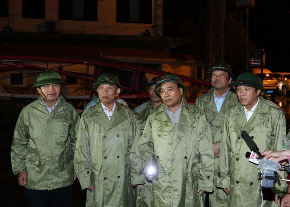 thu tuong truc tiep kiem tra viec khac phuc hau qua bao