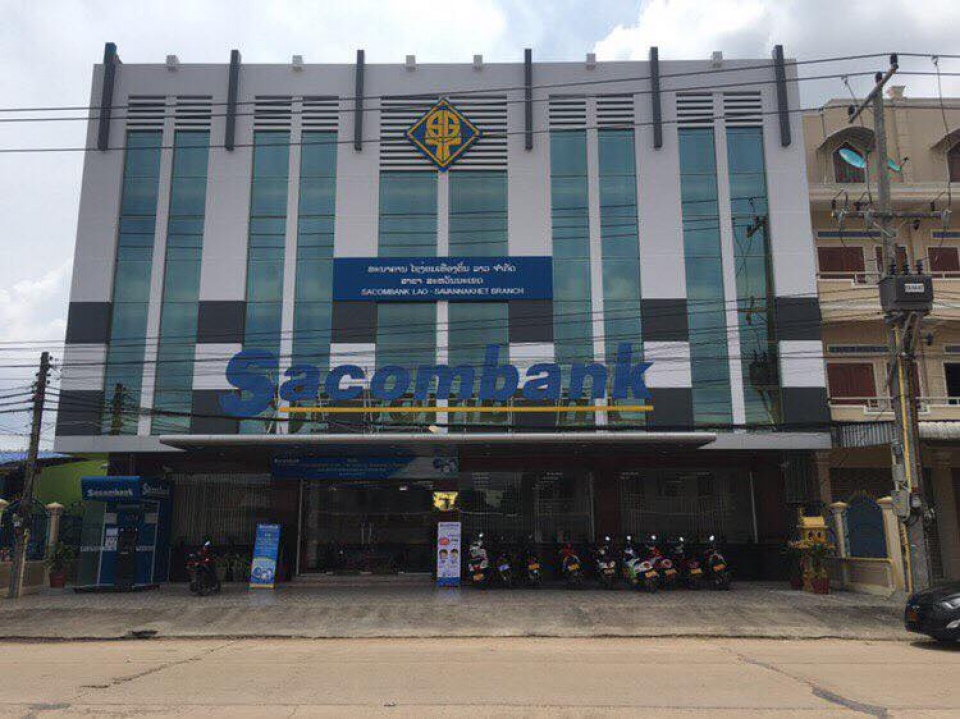 ngan hang viet dong hanh phat trien kinh te lao