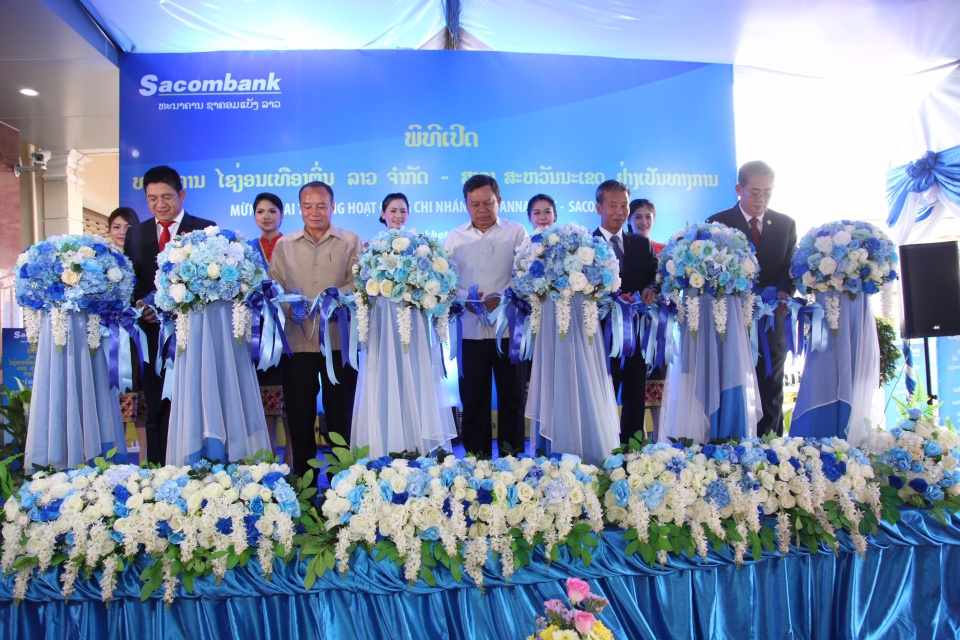 ngan hang viet dong hanh phat trien kinh te lao