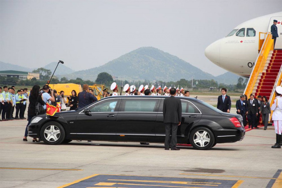 nhung hinh anh dau tien cua thu tuong canada justin trudeau tai ha noi