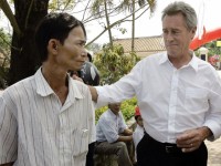 ngay ay vui sao nuoc mat lai trao