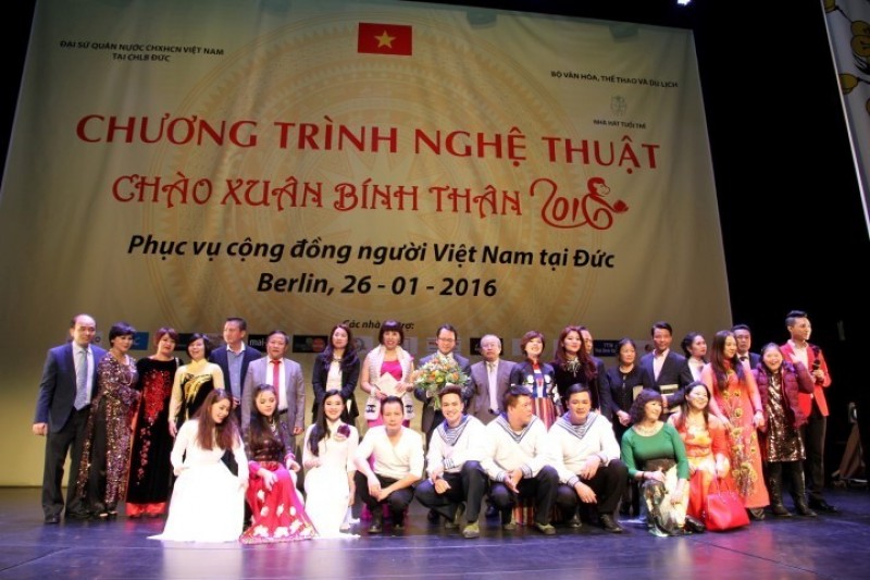 xuan yeu thuong den voi cong dong nguoi viet tai duc