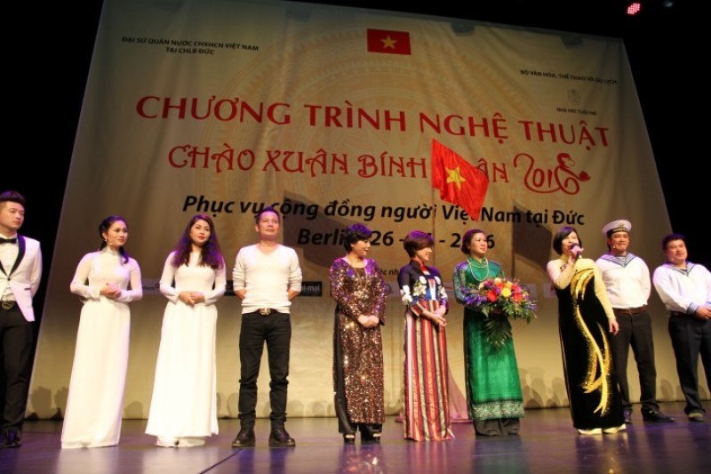 xuan yeu thuong den voi cong dong nguoi viet tai duc