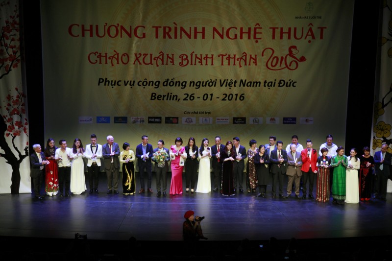 xuan yeu thuong den voi cong dong nguoi viet tai duc